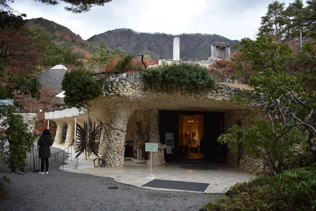 Entrance of the Itchiku Kubota Art Museum on a day trip from Tokyo to Kawaguchiko